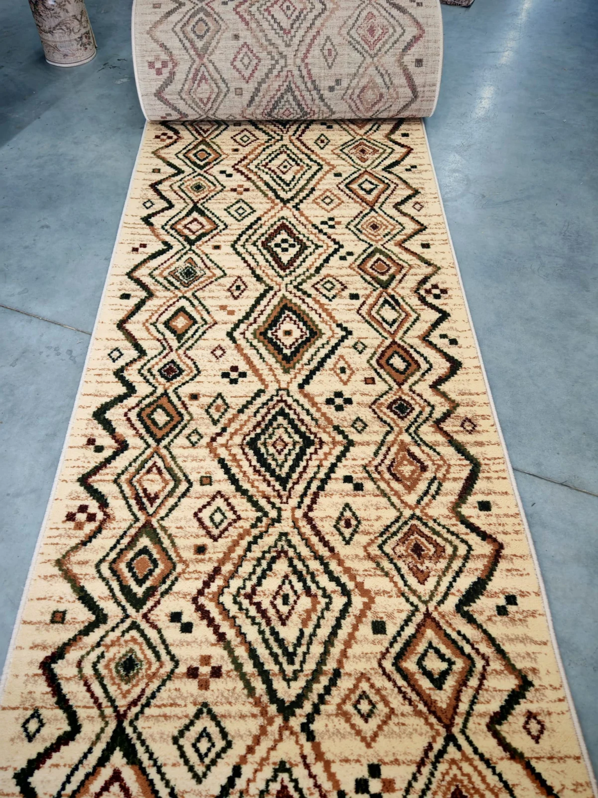 Traversa Lotos 15094-110 bej crem design oriental clasic medalion central bordura ornamentala [1]