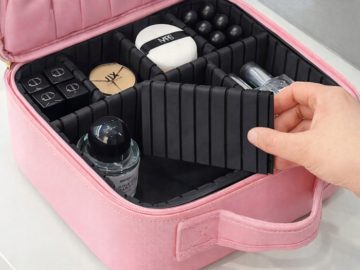 Geanta textila de voiaj pentru cosmetice, Tecos, dimensiuni 26x23x11 cm, oglinda pentru make-up iluminata cu tehnologie LED, fermoar dublu, multiple compartimente, negru [9]