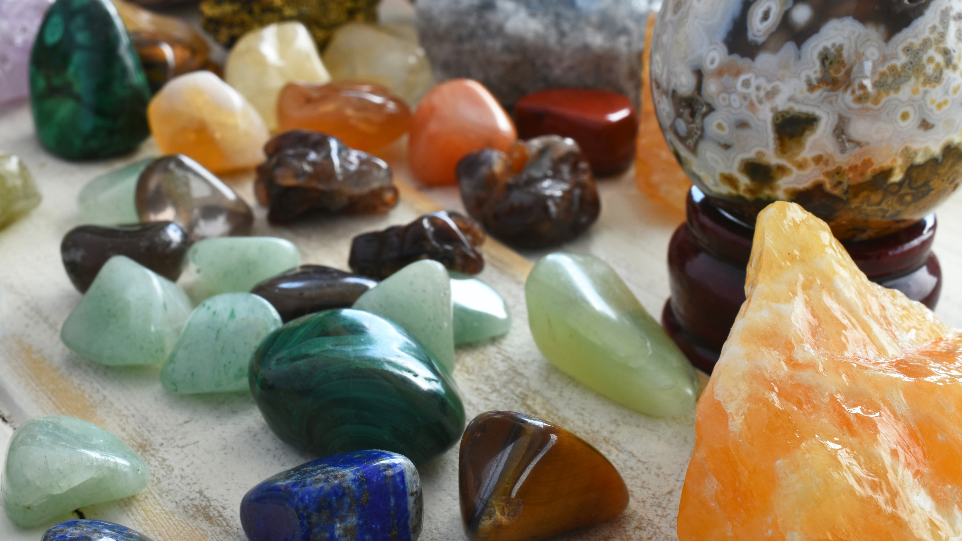 Descopera puterea pietrelor semipretioase si cristalelor pentru echilibrarea si purificarea chakrelor
