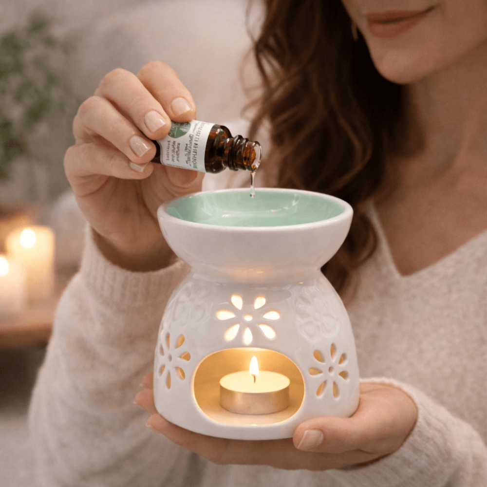 Arzator Ceramic Alb cu Vas Verde Mentol si Decupaje Florale – Ritual de Relaxare si Armonie Energetica [2]