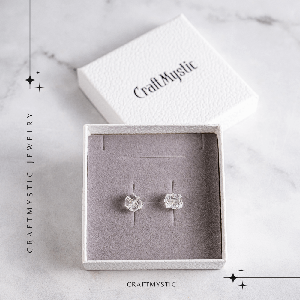 Cristalul puritatii – Cercei stud argintii cu cuart transparent natural [5]