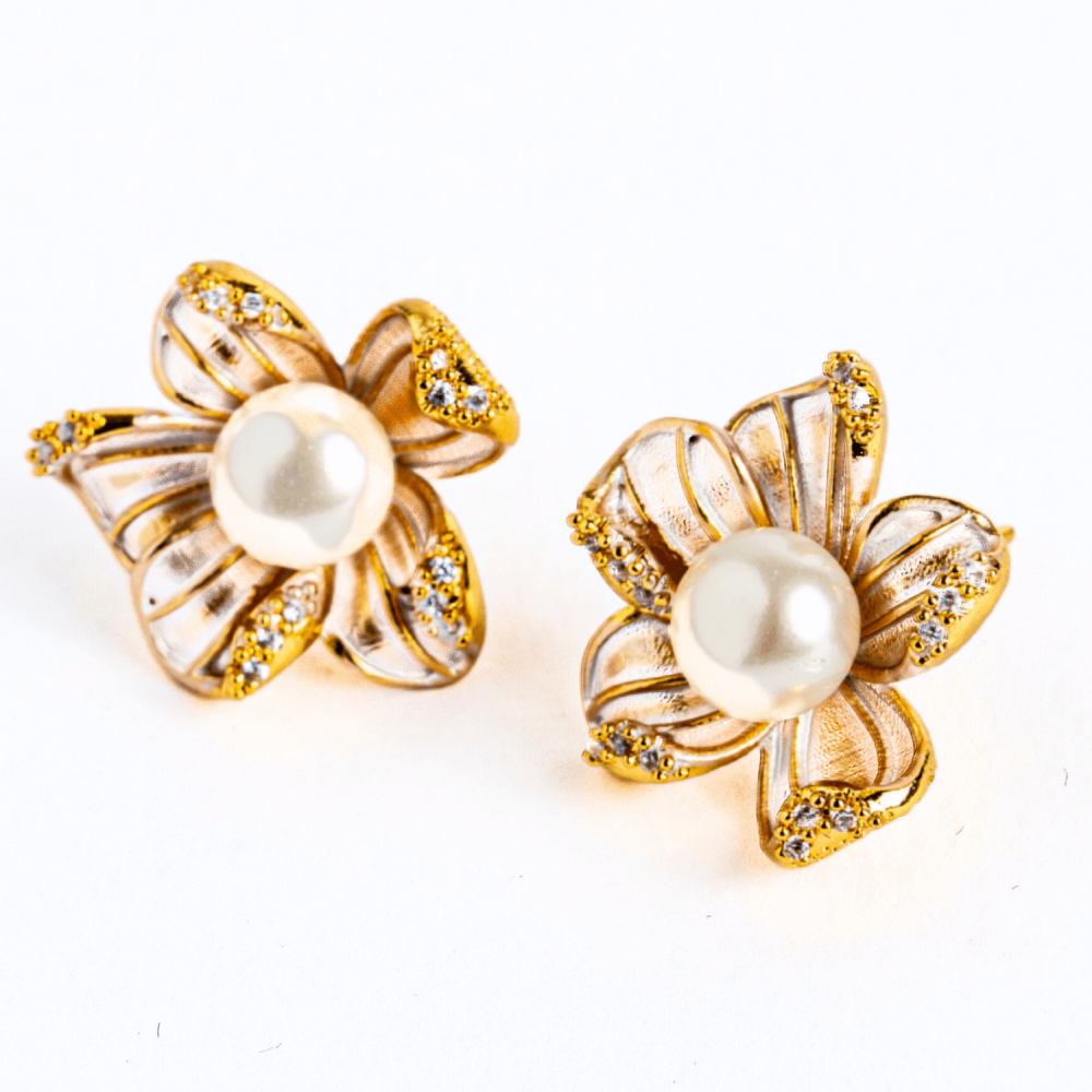 Floare de lumina ,   Cercei cu perla naturala si design floral