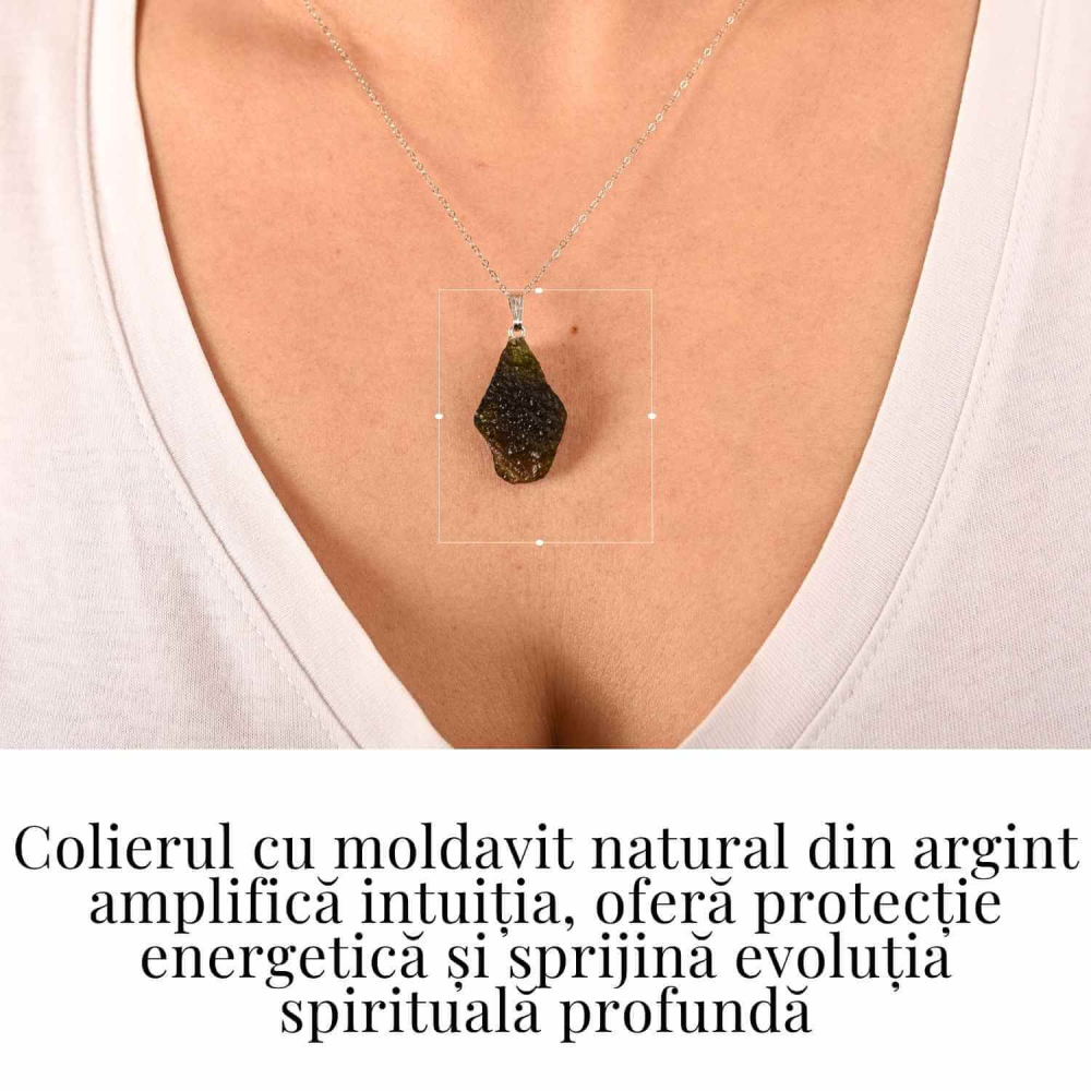 Colier Argint 925 cu MoColier Argint 925 cu Moldavit natural brut 2.9 g – prezenta, sens si spatiu pentru tineldavit natural brut 2.8 g – simbol al schimbarii asumate si al echilibrului [2]