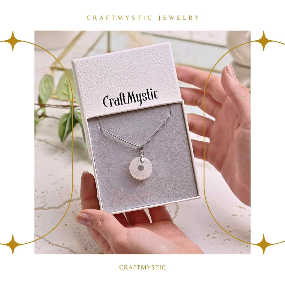 Colier Argintiu Cuart Transparent Forma Pi - Claritate si Energie Pura, Lungime Totala 50 cm, Diametru Pandantiv 20 mm [9]