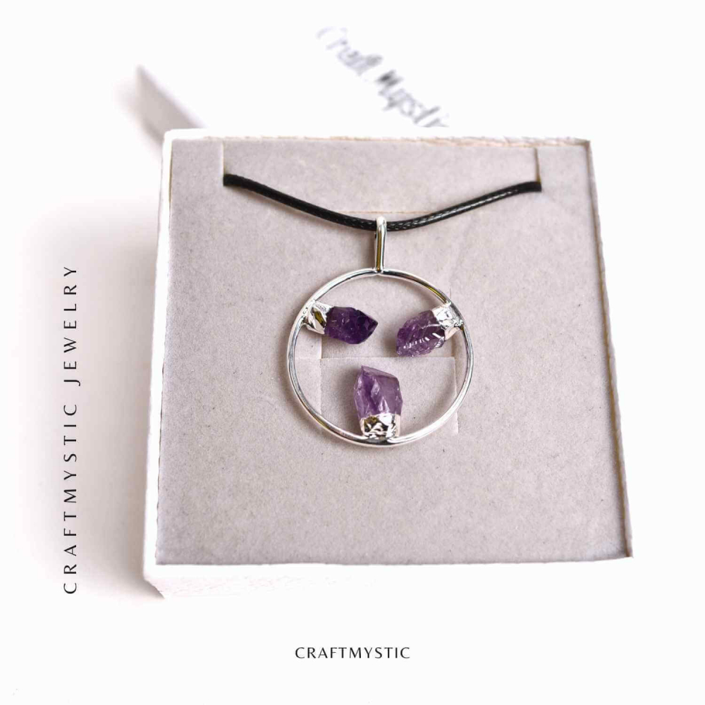 Colier cu pandantiv rotund si 3 pietre Ametist – Claritate si Eleganta Naturala [6]