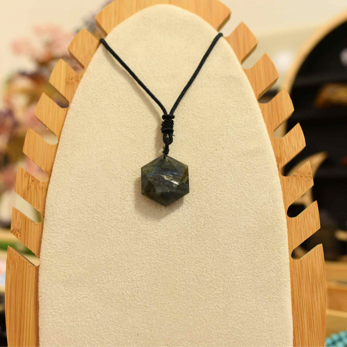 Colier Amuleta cu Hexagrama din Labradorit Natural - Dezvaluie-ti Puterile Magice [4]