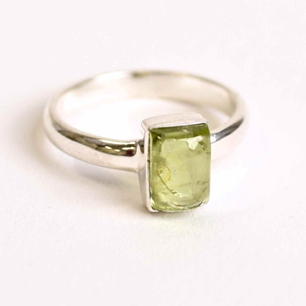 Inel argint 925 cu Peridot natural dreptunghiular patrat ,   Energie si Prosperitate