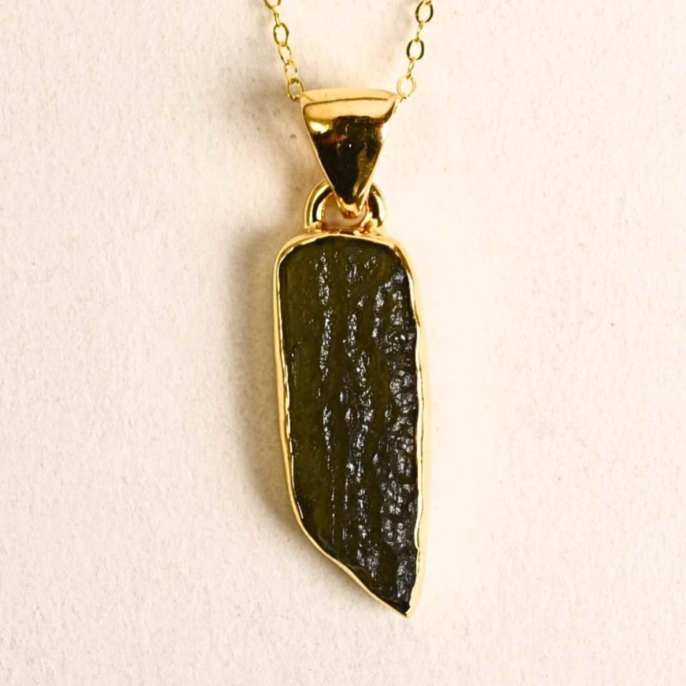 Colier argint 925 placat aur 18k cu Moldavit natural 2.3 gr ,   talisman de transformare spirituala