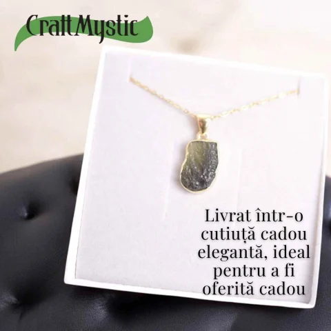 Colier cu lant de inox aurit si pandantiv montura argint 925, placat cu aur 18 k si Moldavit natural, 2.55 gr – Protectie si transformare [5]