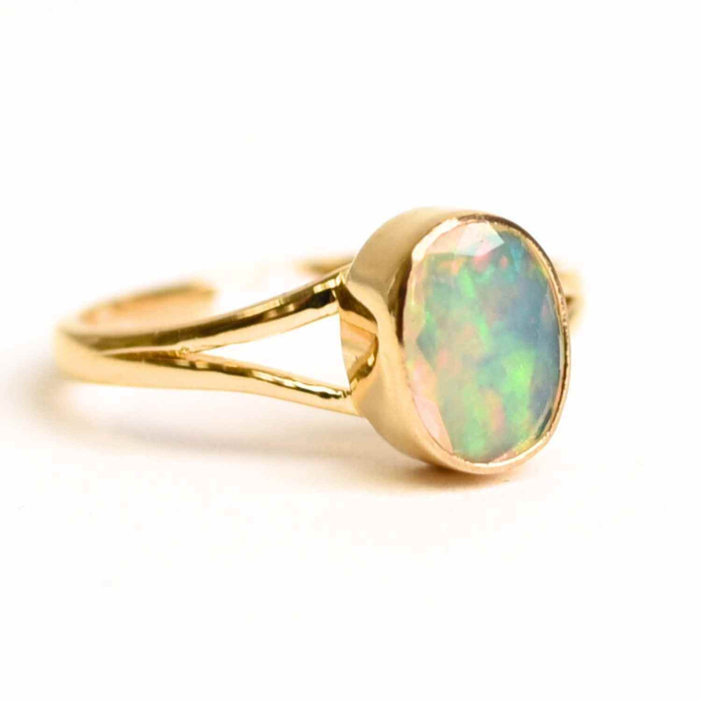 Inel Argint 925 placat cu Aur 18K cu Opal Etiopian Oval Fatetat ,   Magie si Armonie Interioara