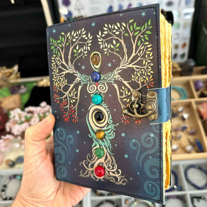 Jurnal vintage pentru magie model "Book of Shadow"  cu 7 pietre pentru cele 7 chakre - Jurnal cu inchidere cu lacat, handmade din piele vintage, cadou pentru femei si barbati [4]