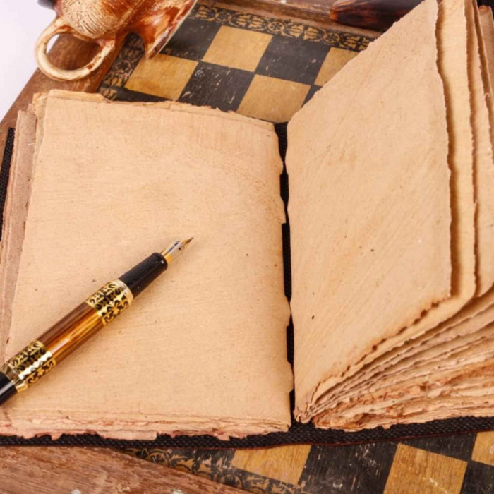 Jurnal din Piele design cu Tripla Luna si piatra semipretioasa Lapis Lazuli - Hartie Vintage tip pergament Ideal pentru Schite si Notite, 20 x 15 cm cm [4]