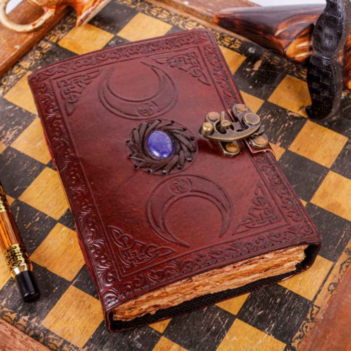 Jurnal din Piele design cu Tripla Luna si piatra semipretioasa Lapis Lazuli - Hartie Vintage tip pergament Ideal pentru Schite si Notite, 20 x 15 cm cm [3]