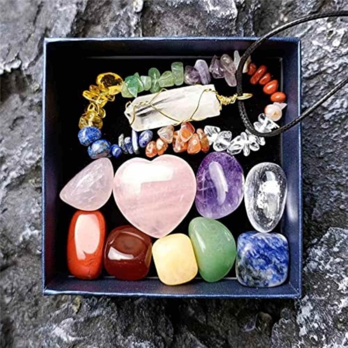 Mini Set cu 8 mini pietre semipretioase polisate, 1 bratara chakra, 1 colier cu cristal de stanca si o inima din cuart roz [6]