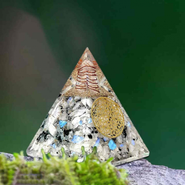 Piramida Orgonica cu Piatra lunii curcubeu si simbolul floarea vietii 8 cm – incurajeaza speranta, sensibilitatea, intuitia si abilitatile psihice [8]