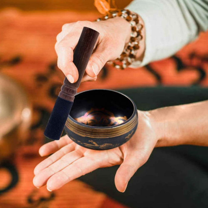 Set Bol Tibetan cantator prelucrat manual la poalele muntelui Himalaya - un percutor cu doua capete din lemn si piele, si o perna cusuta manual – ideal pentru energizare, purificare si meditatie [6]
