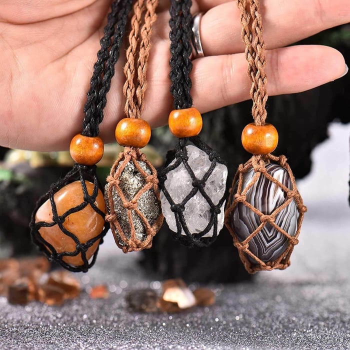 Set doua sfori reglabile, una neagra si una maro, ideale pentru realizarea colierelor cu pietre naturale sau bijuterii de artizanat [6]