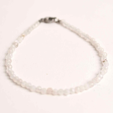 Cristale pe beneficii - Bratara cu margele 2-3 mm piatra lunii curcubeu fatetata pentru feminitate si armonie interioara