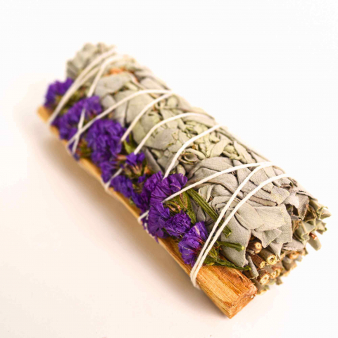 Sanatate - Buchet Salvie Alba California, Palo Santo si Garofite Mov/ Sinuata – Energie Pozitiva si Eleganta