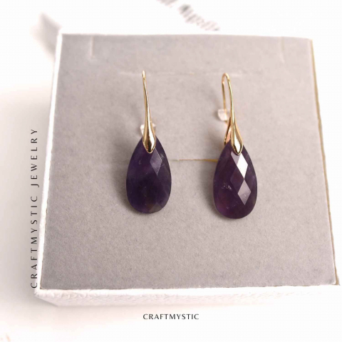 Cercei Aurii eleganti cu Ametist natural Fatetat – Eleganta si Calm Interioar [5]