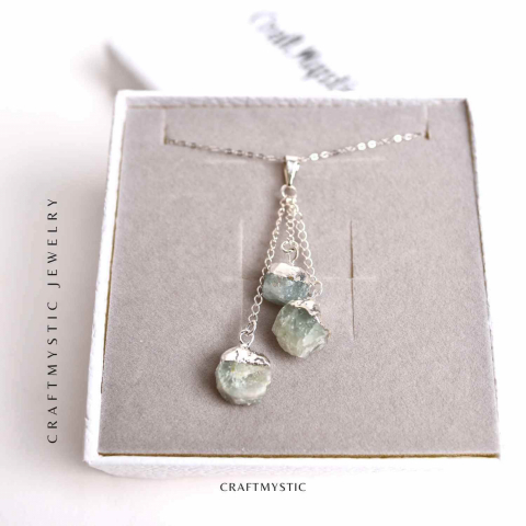 Colier cu lant argint 925 si pandantiv argintiu cu 3 pietre de Acvamarin – Calm si Eleganta [5]