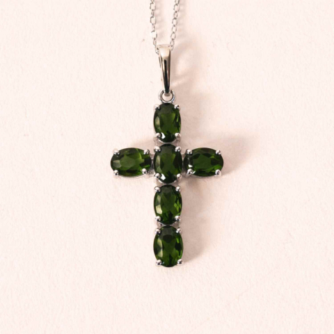 Cristale pentru zodii - Colier cruce din Argint 925 rodiat cu Moldavit natural fatetat – protectie energetica si intuitie