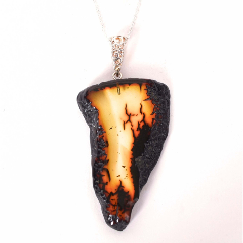 Taur - Colier argint 925 cu triunghi si chihlimbar natural – Energie solara si putere