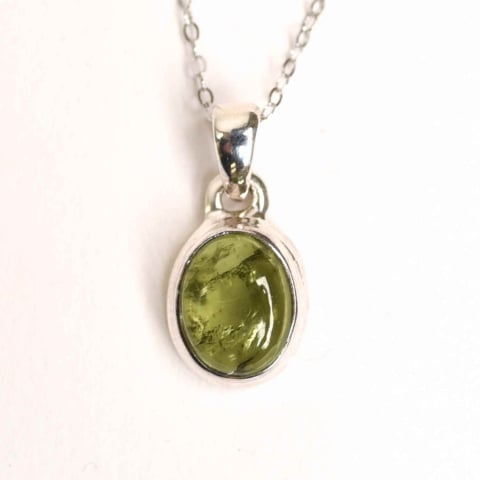 Sanatate - Colier Argint 925 cu Peridot Natural Oval – Lumina Interioara si Energie Pozitiva