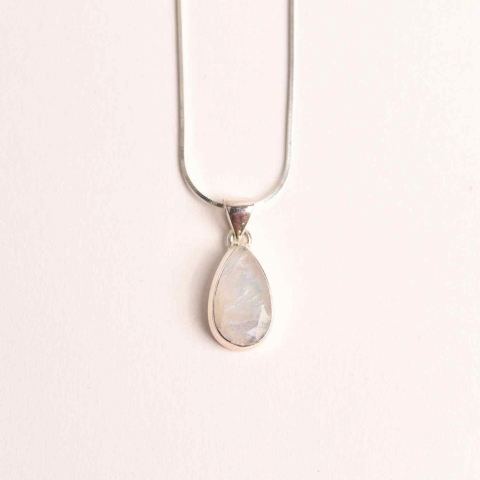 Colier Argint 925 cu Piatra Lunii Curcubeu Fatetat – Bijuterie pentru Echilibru Emoțional [0]