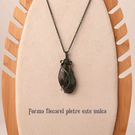 Colier cu pandantiv din labradorit natural pentru barbati si femei - Cristal neregulat lucrat manual, invelit cu sarma model neregulat - O piatra semipretioasa pentru meditatie, intuitie, imagin [2]
