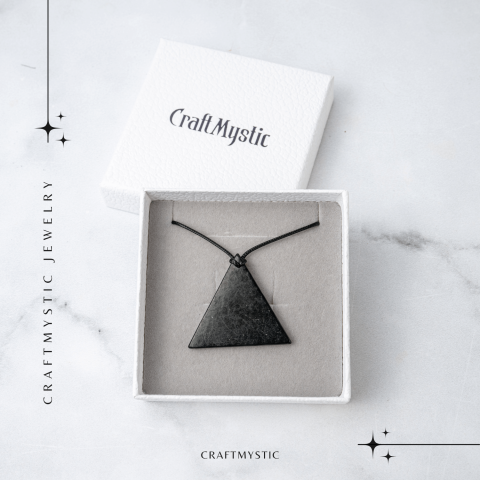 Colier cu Pandantiv Triunghiular din Shungit Natural – Protectie Energetica si Echilibru Interior [6]