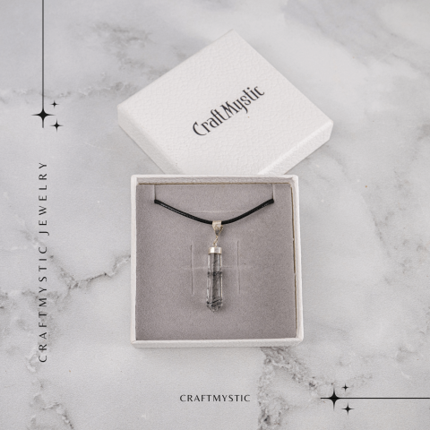 Colier cu Cuart Rutilat in Forma de Varf Lung – Claritate, Protectie si Energie Amplificata [6]