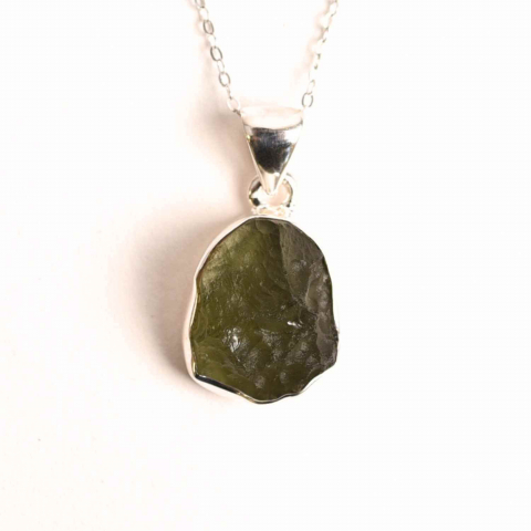 Colier din argint 925 cu moldavit natural – Claritate mentala si evolutie spirituala [0]