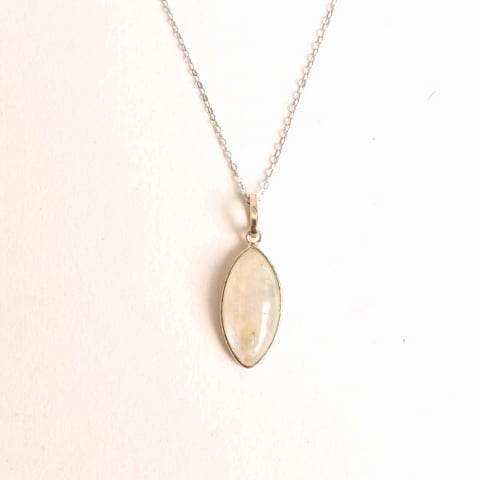 Colier din Argint 925 cu Piatra Lunii in Forma Delica – Intuitie Clara si Energie Feminina [0]