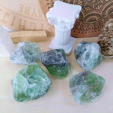 Cristal Brut Natural de Fluorit Multicolor - Cadou Energetizant Unic, Ideal pentru Meditatie si Echilibrare Energetica, Dimensiuni 5-7 cm [3]