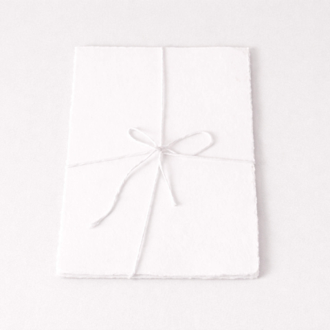 Hartie alba vintage 22x29.5 cm – un spatiu pur pentru ganduri scrise cu intentie [0]