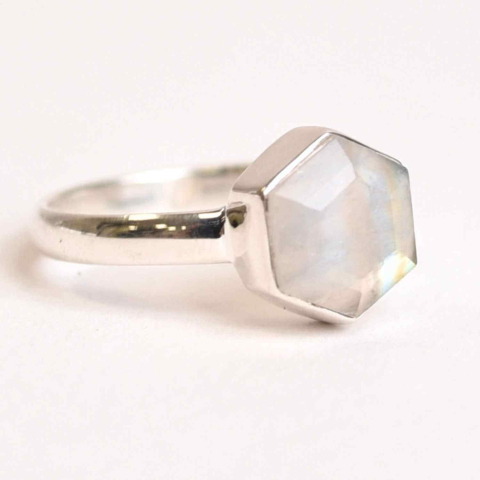 Creativitate si Inspiratie - Inel Argint 925 cu Piatra Lunii Fatetata Hexagon – Intuitie si Feminin Sacru