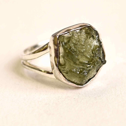 Bijuterii din Argint 925 cu pietre naturale - Inel argint 925 cu Moldavit natural brut Marime 53-54 (EU) / 7 (US) – Piatra transformarii spirituale