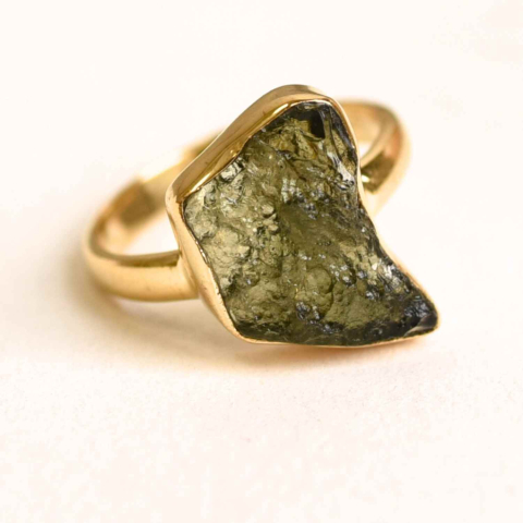 Inel argint 925 placat aur 18k cu Moldavit natural brut Marime 53-54 (EU) / 7 (US) – Piatra transformarii si protectiei [0]