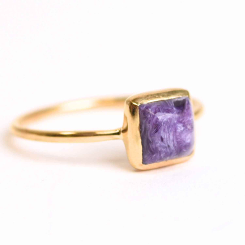 Varsator - Inel Argint 925 placat cu Aur 18K cu Charoite Patrat – Transformare Spirituala si Liniste Interioara
