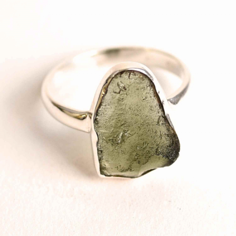 Incredere si Curaj - Inel cu moldavit natural si montura argint 925 – Claritate si renastere interioara