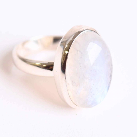 Inel din argint 925 elegant cu Piatra Lunii – Armonie emotionala si conexiune cu feminitatea [0]