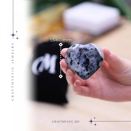 Inima Sculptata Manual de 55-60mm din Piatra Lunii Curcubeu Naturala [1]