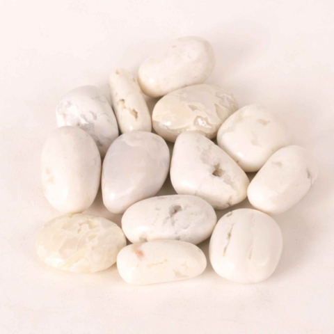 Pietre Rulate - Agat Alb rulat – o prezenta simpla care aduce claritate si liniste in gesturile de zi cu zi