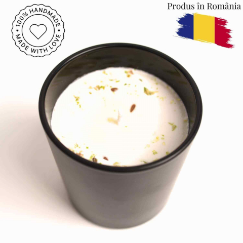 Pesti - Lumanare cu ulei esential de patchouli, vanilie & lavanda – Relaxare si echilibru total