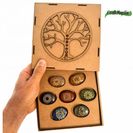 Set Complet cu 7 Pietre Chakra in Forma Ovala, Gravate cu Simboluri Reiki si Pastrate in Cutie din Lemn Natural - Cristale Terapeutice pentru Protectie, Meditatie si Energie Pozitiva [3]