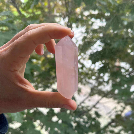 Turn Hexagonal Dublu Varf din Cuart Roz inaltime de 7-9 cm - Cristalul iubirii neconditionate si al pacii infinite [1]