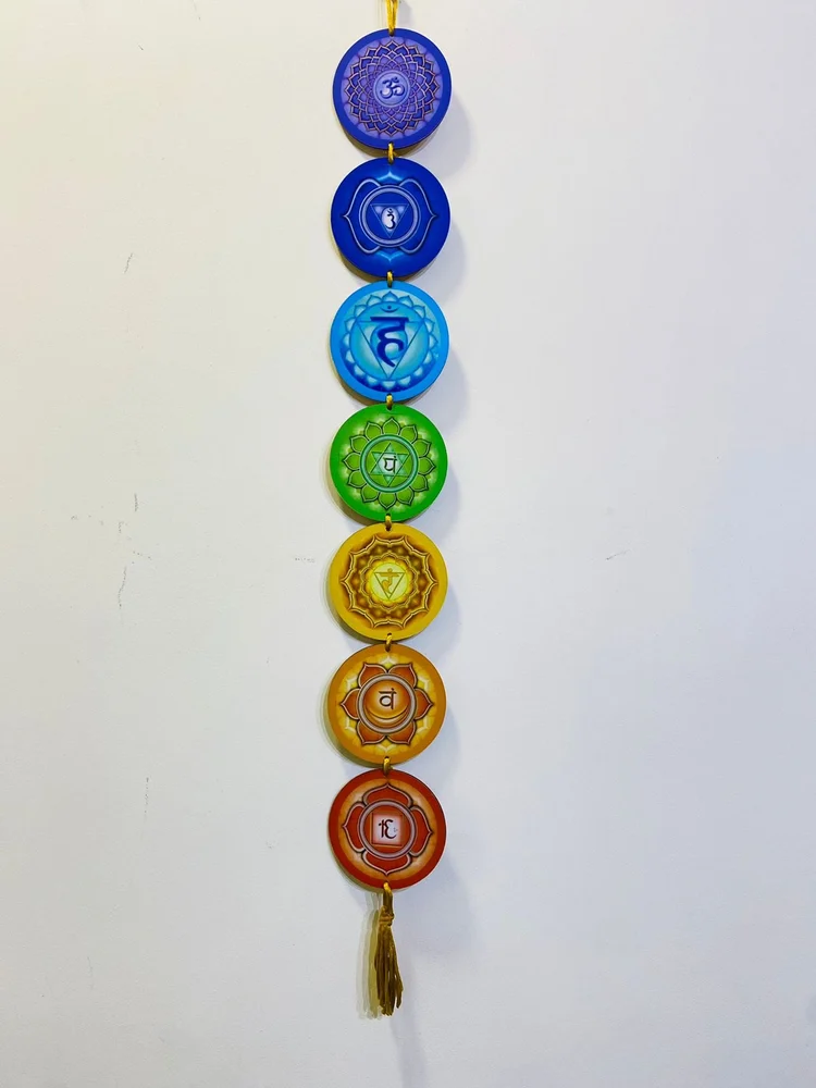 Decor pentru Perete cu franjuri reprezentand Cele 7 Chakre, Realizat din Lemn, cu Lungimea de 65 cm [4]