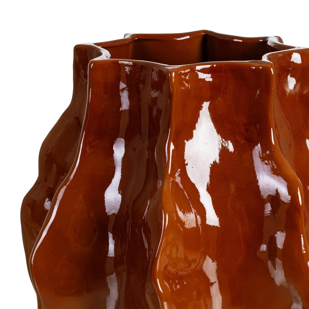 Vază din ceramică teracotă lucioasă cu volum sculptural ondulat – imagine principală pe consolă [3]