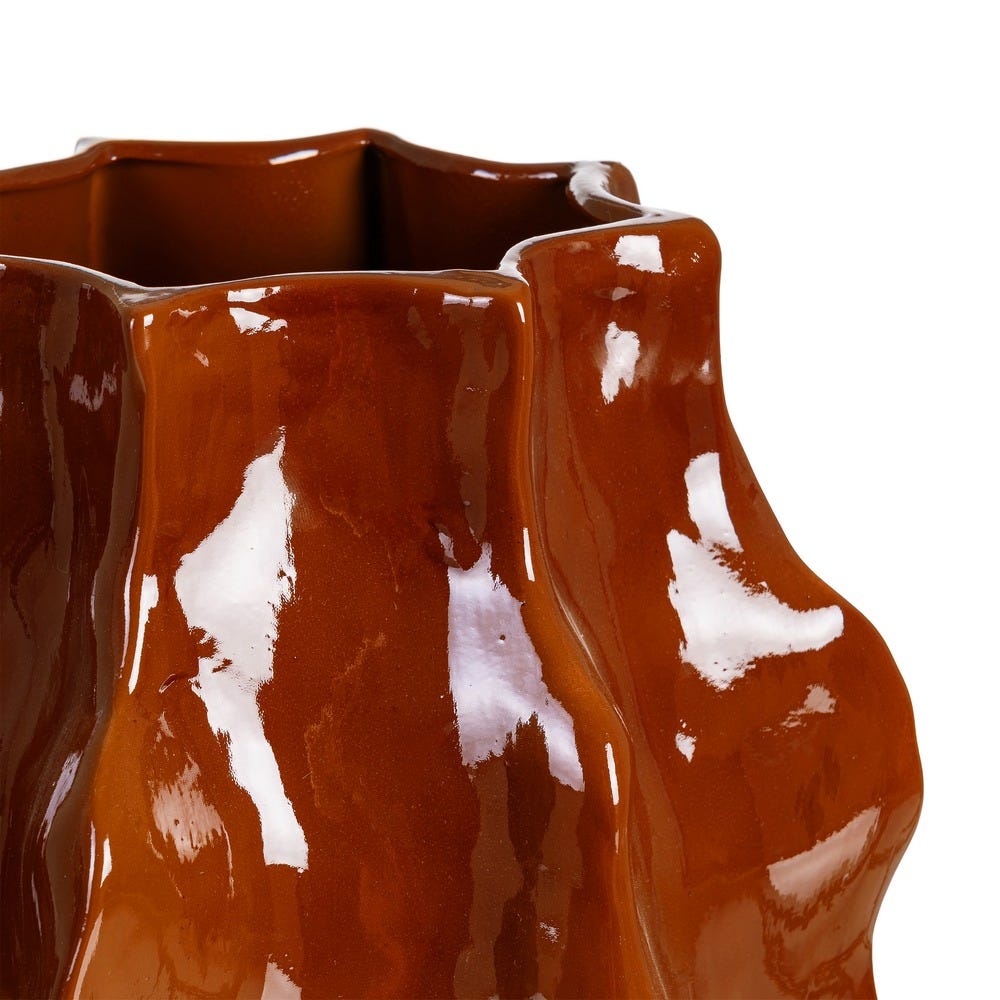 Vază din ceramică teracotă lucioasă cu volum sculptural ondulat – imagine principală pe consolă [5]